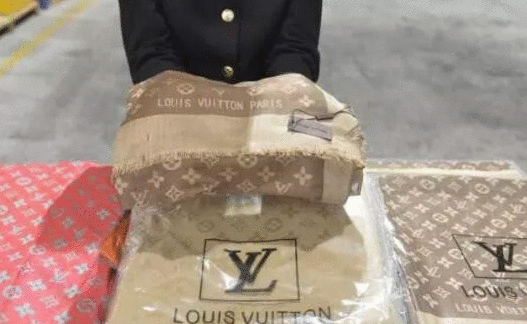 一個集裝箱里9000條“LV”圍巾全是假貨 ！涉案貨代公司、報關行被調查！